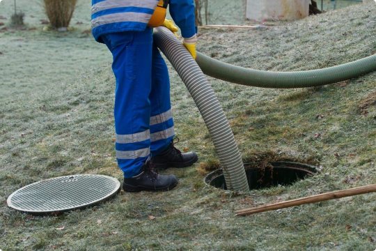 Прочистка канализационных колодцев